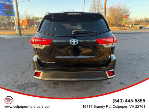 Used 2017 Toyota Highlander Limited Platinum image 4