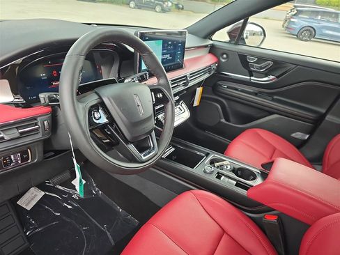New 2025 Lincoln Corsair Grand Touring w/ Equipment Group 302A AWD/4WD image 18