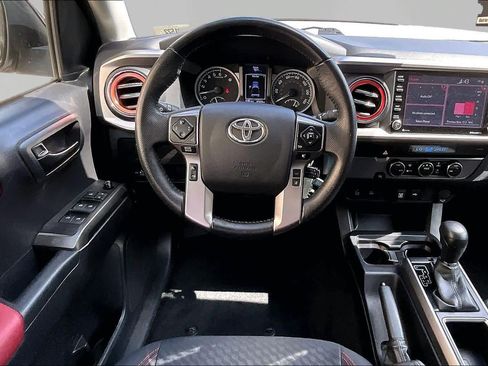 Used 2022 Toyota Tacoma SR5 w/ Technology Package RWD image 6