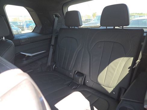Used 2019 BMW X7 xDrive40i w/ Premium Package AWD/4WD image 5