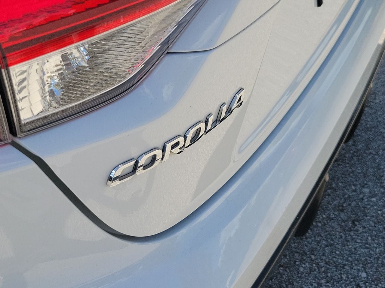 Used 2024 Toyota Corolla SE FWD image 6