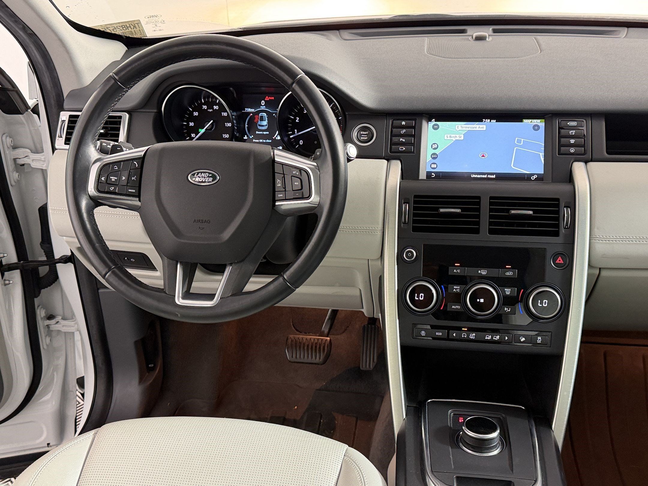 Used 2019 Land Rover Discovery Sport SE AWD/4WD image 28