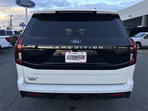 New 2025 Ford Expedition Active image 6