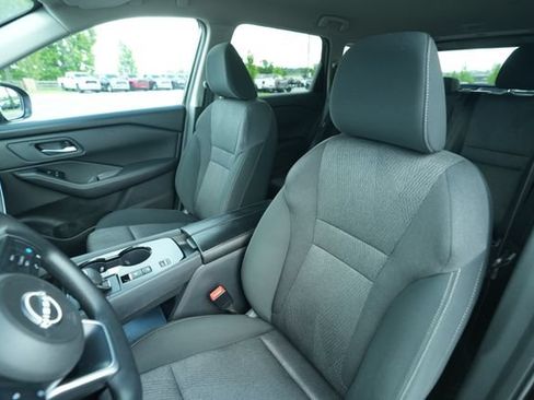 Used 2024 Nissan Rogue SV FWD image 40