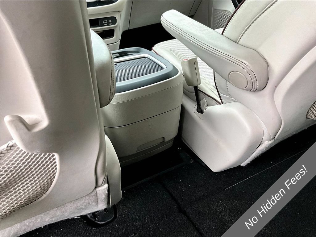 Used 2019 Chrysler Pacifica Limited FWD image 30