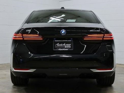 Used 2025 BMW i5 xDrive40 w/ Premium Package image 13