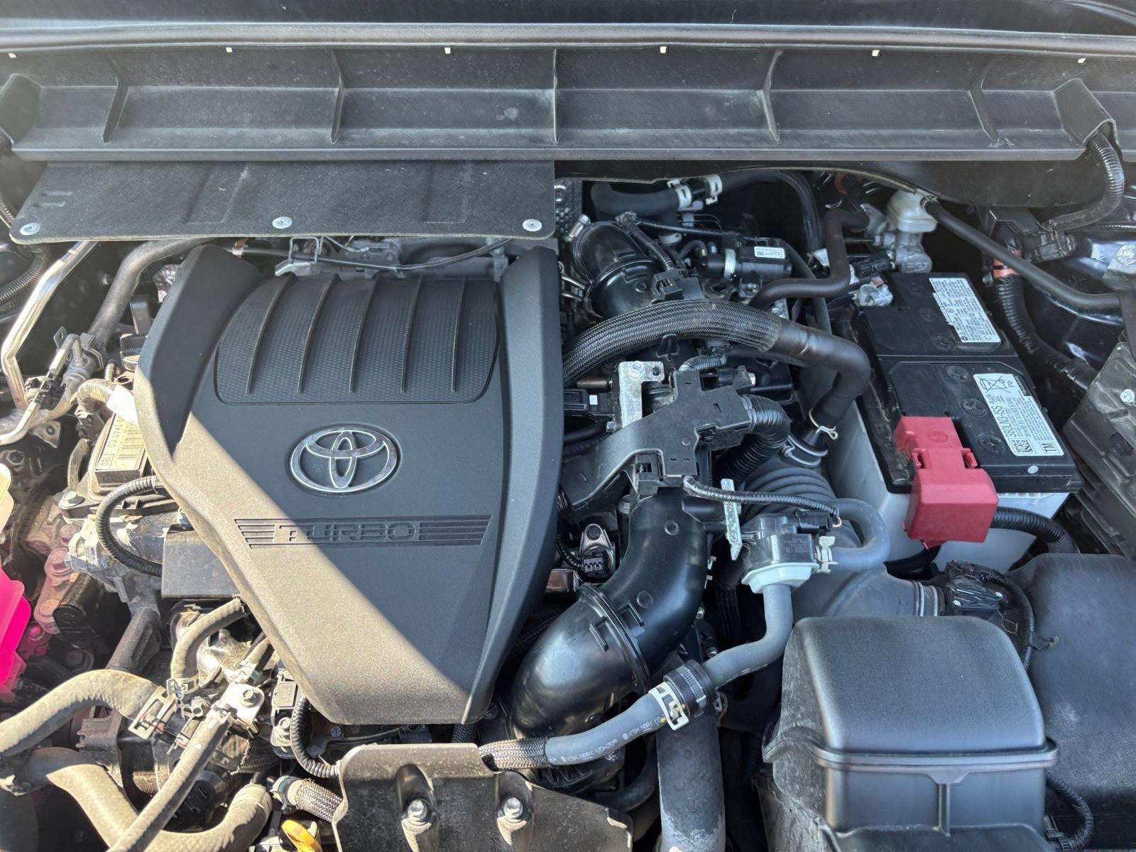 Used 2025 Toyota Highlander LE FWD image 33