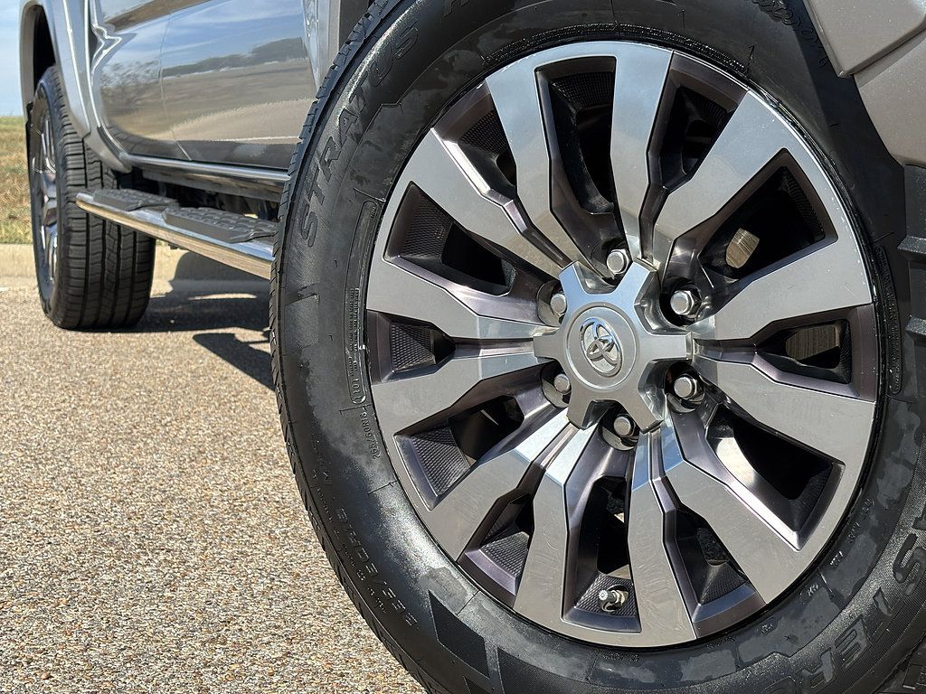 Used 2020 Toyota Tacoma Limited RWD image 2