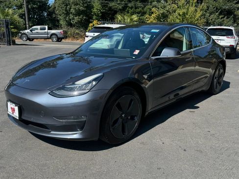 Used 2018 Tesla Model 3 RWD image 3