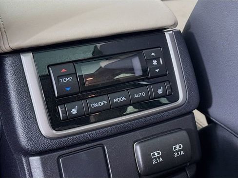 Used 2022 Subaru Ascent Limited w/ Technology Package image 27
