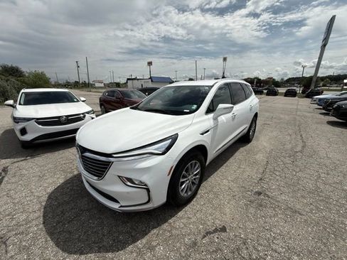 Used 2024 Buick Enclave Essence AWD/4WD image 2