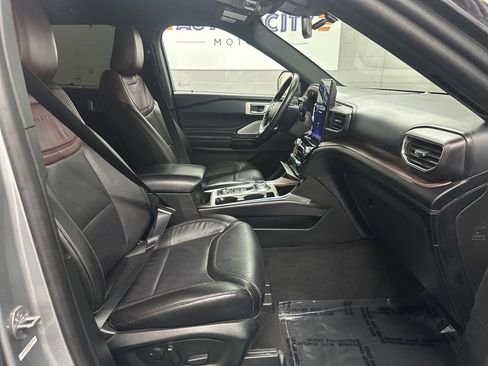 Used 2022 Ford Explorer Platinum w/ Equipment Group 601A image 21