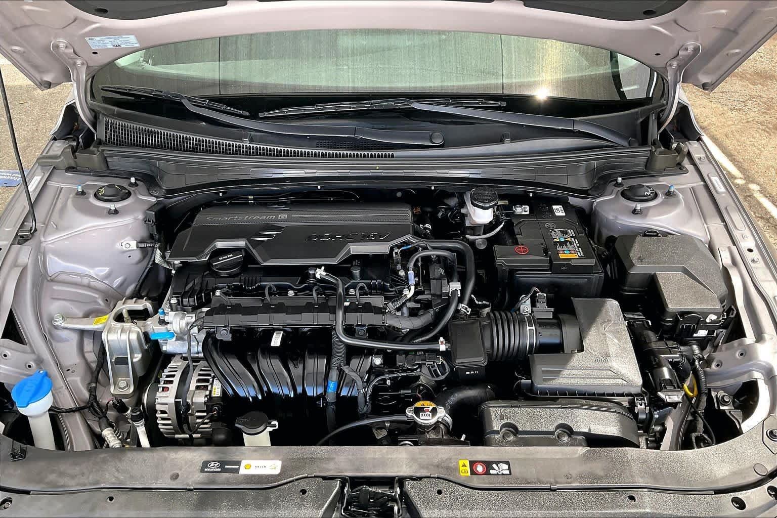 Certified 2025 Hyundai Elantra Limited FWD image 32