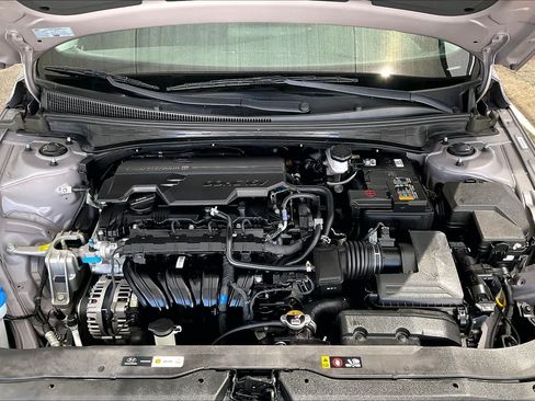 Certified 2025 Hyundai Elantra Limited FWD image 32