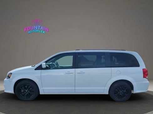 Used 2019 Dodge Grand Caravan GT image 2