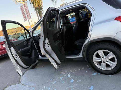 Used 2015 Chevrolet Trax LT w/ LT Sun and Sound Package image 66