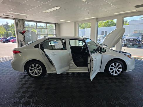 Used 2024 Toyota Corolla LE FWD image 17