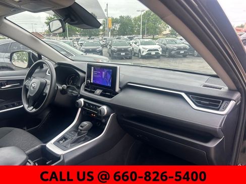 Used 2025 Toyota RAV4 XLE AWD/4WD image 5