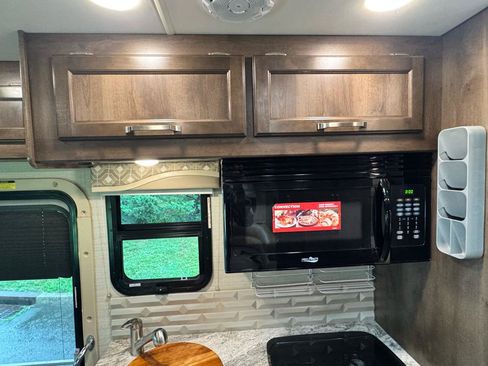Used 2017 Mercedes-Benz Sprinter 3500 image 20