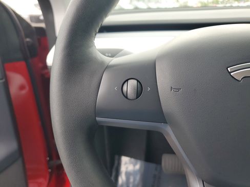 Used 2021 Tesla Model Y Long Range image 24