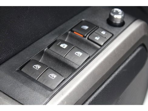 Used 2017 Toyota Tacoma SR5 w/ Tow Package image 12