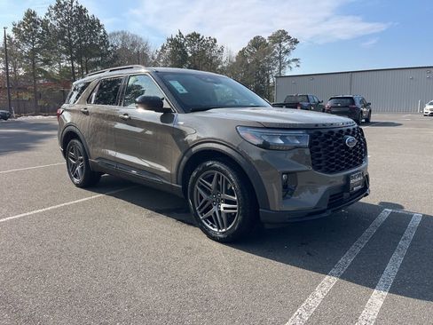 New 2026 Ford Explorer ST-Line w/ ST-Line Street Pack image 4