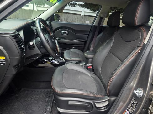 Used 2018 Kia Soul ! FWD image 24