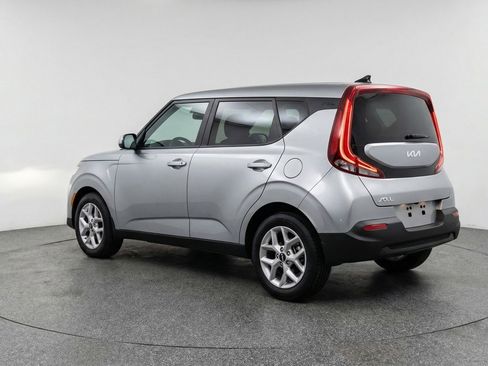 Used 2025 Kia Soul LX w/ LX Technology Package FWD image 6