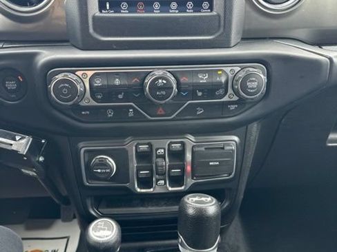 Used 2019 Jeep Wrangler Unlimited Sahara w/ Cold Weather Group AWD/4WD image 26