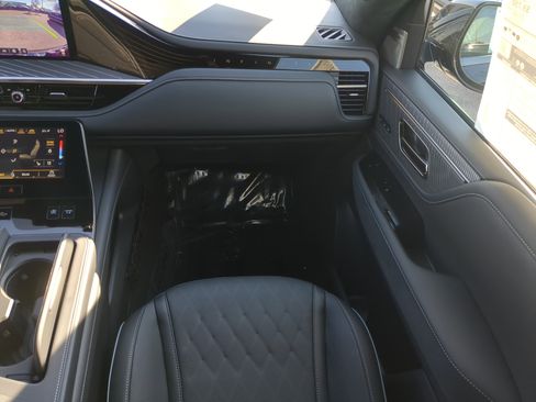 New 2026 INFINITI QX80 Autograph w/ Premium Cargo Package image 10