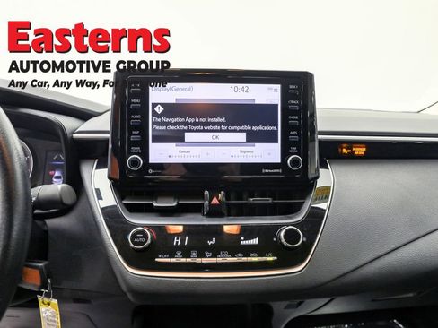 Used 2022 Toyota Corolla LE image 12