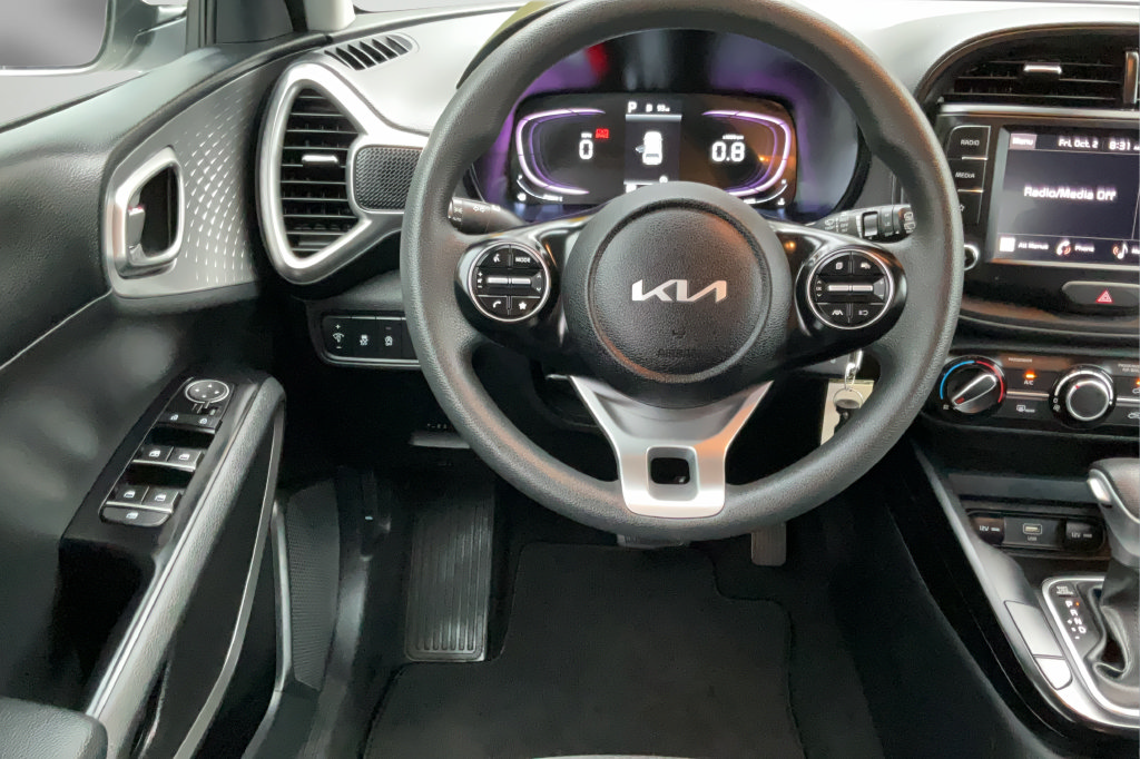 Used 2025 Kia Soul LX FWD image 14