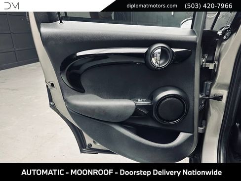 Used 2019 MINI Cooper 4-Door Hardtop w/ Signature Upholstery Package FWD image 27