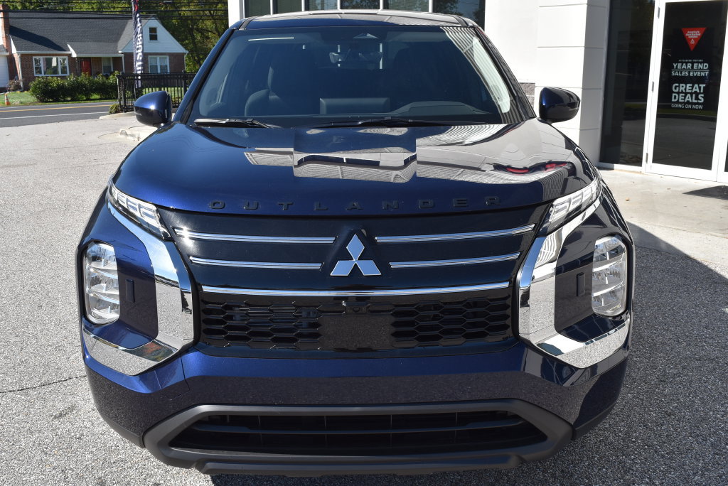 New 2026 Mitsubishi Outlander ES AWD/4WD image 3