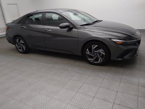 Used 2025 Hyundai Elantra SEL FWD image 11