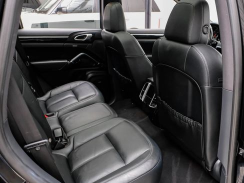 Used 2016 Porsche Cayenne AWD/4WD image 34