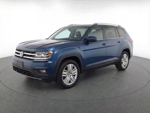 Used 2019 Volkswagen Atlas SE w/ Panoramic Sunroof Package image 3