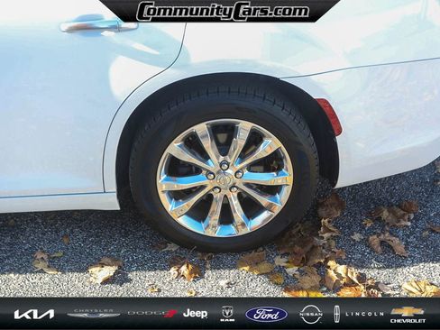 Used 2015 Chrysler 300 C Platinum w/ Harman/Kardon Audio Group image 4