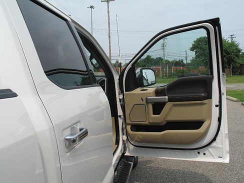Used 2019 Ford F150 Lariat AWD/4WD image 17