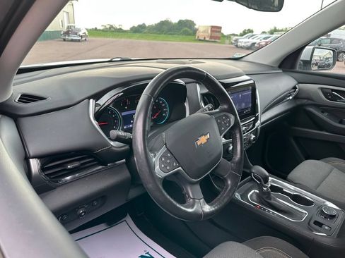 Used 2021 Chevrolet Traverse LT AWD/4WD image 2