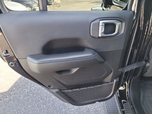 Used 2024 Jeep Wrangler High Altitude image 12