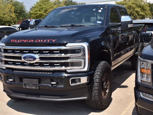 Used 2024 Ford F250 Platinum AWD/4WD image 2