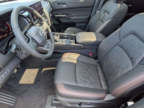 New 2026 Nissan Pathfinder Platinum AWD/4WD image 11