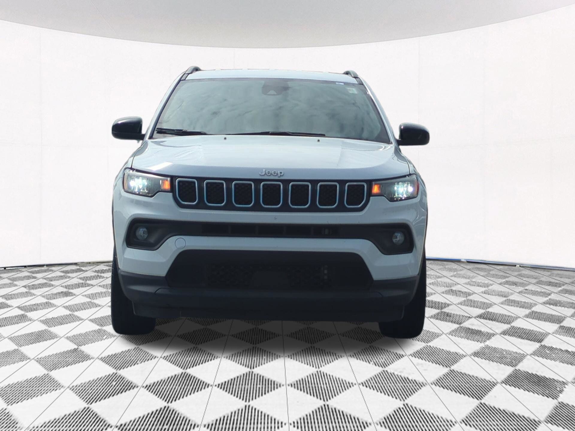 Used 2024 Jeep Compass Latitude AWD/4WD image 8