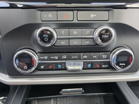 Used 2023 Ford Expedition XLT AWD/4WD image 7