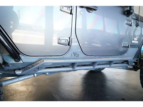 Used 2017 Jeep Wrangler Unlimited Rubicon AWD/4WD image 12