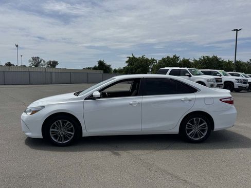Used 2016 Toyota Camry SE image 6
