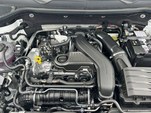 New 2026 Volkswagen Taos SE FWD image 20