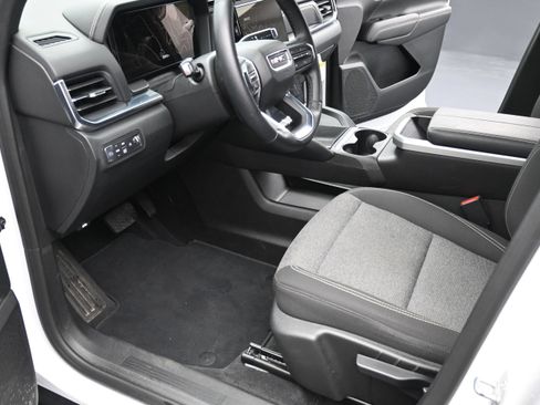 Used 2025 GMC Terrain Elevation AWD/4WD image 12