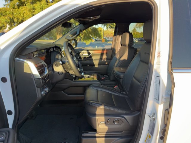 Used 2025 GMC Yukon XL Denali AWD/4WD image 6